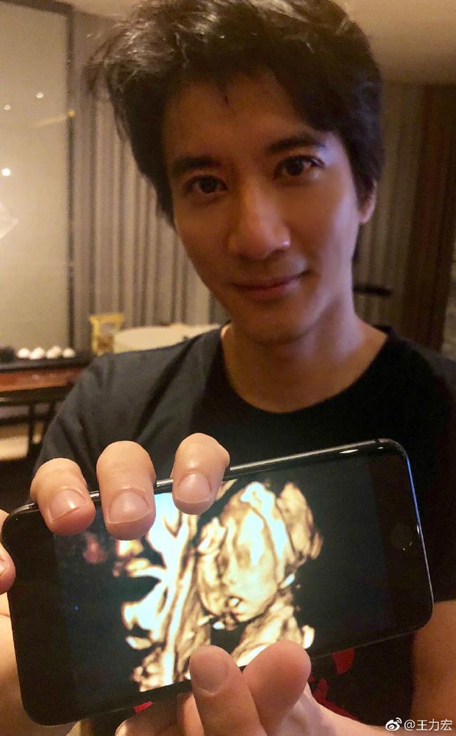 王力宏曬老婆三胎B超照，求網友給兒子取名，評論笑慘了！