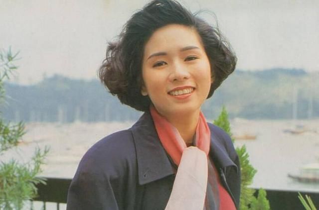曾是紅極一時的美人，想給周星馳生孩子，45歲卻猝然離世好可惜！