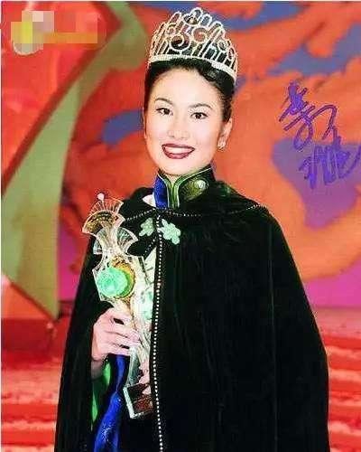吳京的前任和現任妻子對比，終於知道他為什麼選擇現任妻子謝楠了！