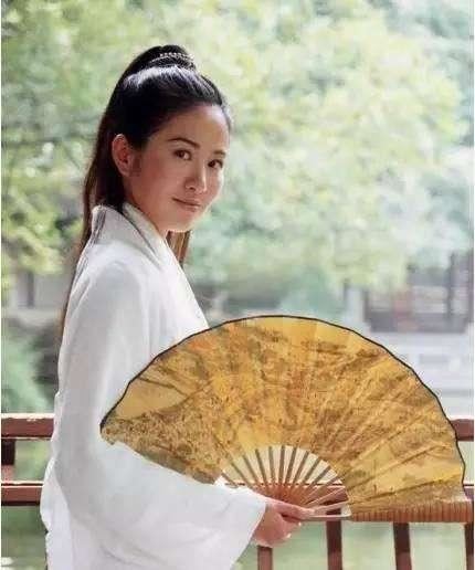 吳京的前任和現任妻子對比，終於知道他為什麼選擇現任妻子謝楠了！