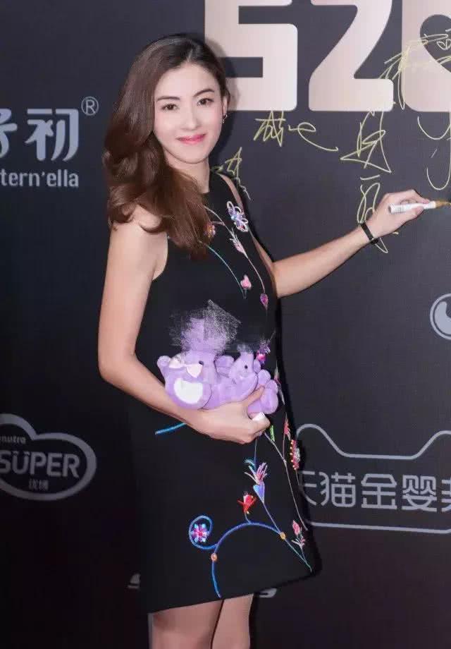 張柏芝基因太強大，8歲小兒子長開了，顏值遠超謝霆鋒！