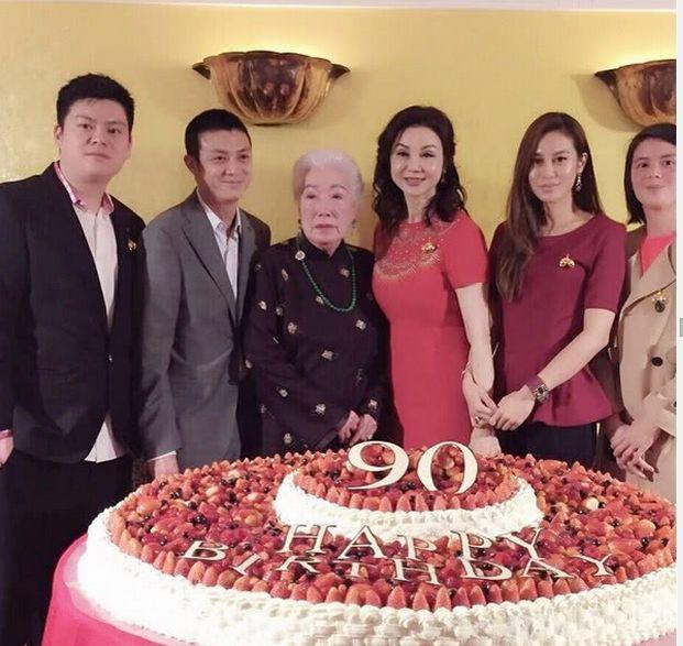 童星出身嫁入豪門，丈夫出軌分得4億分手費，如今61歲宛如40歲！