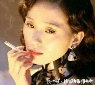 7位女明星抽菸，楊穎熟練，趙麗穎搞笑，最後一位你肯定想不到！