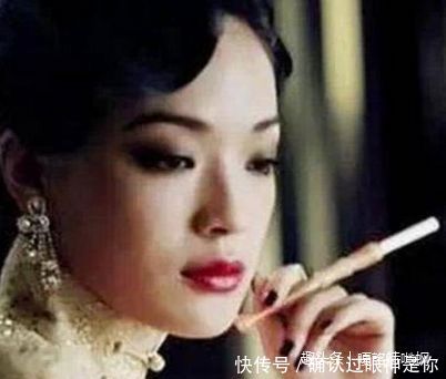7位女明星抽菸，楊穎熟練，趙麗穎搞笑，最後一位你肯定想不到！