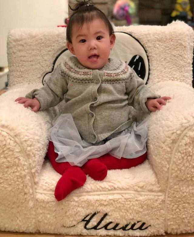陳冠希父親節曬女兒萌態，父母年輕照也被曝光，媽媽好驚艷！
