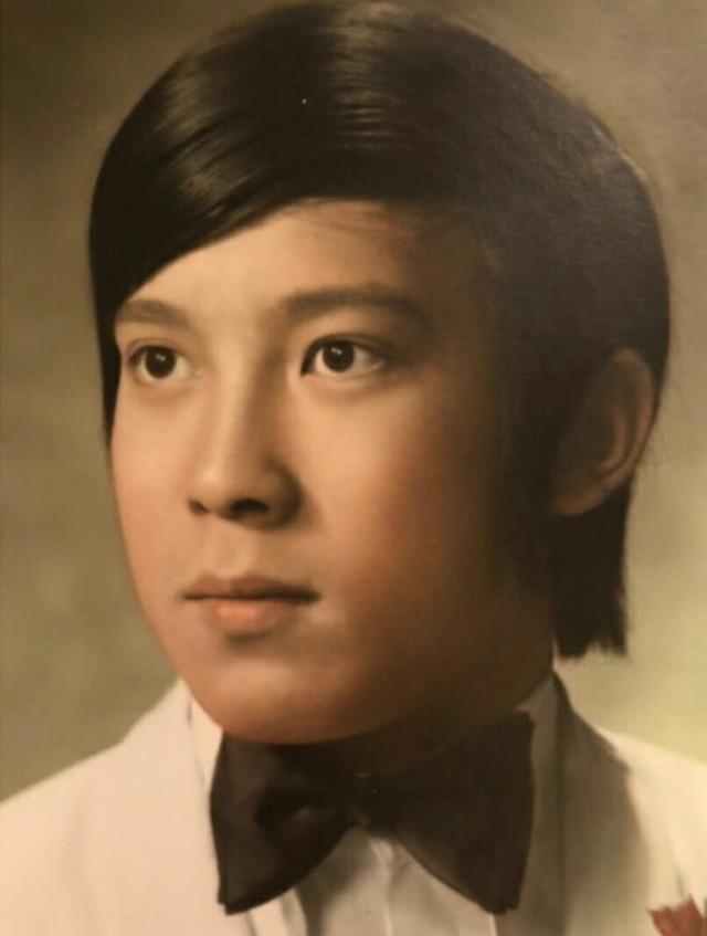 陳冠希父親節曬女兒萌態，父母年輕照也被曝光，媽媽好驚艷！