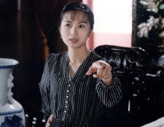 演音樂劇成名，31歲開始拍戲，卻燒炭自殺兩天後才被發現，年僅44歲！