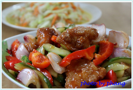 酸甜魚片~鮮甜的炸魚片，配上酸酸甜甜的辣椒醬， 超搭既醒胃，吃過，回味無窮哦！