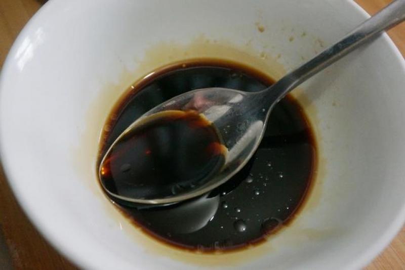 叔叔在餐廳做廚師，我們每次去吃飯的時候，爸爸都會叫叔叔做「涼拌金針菇」只因叔叔做的金針菇是這樣做的！超級好吃！ 