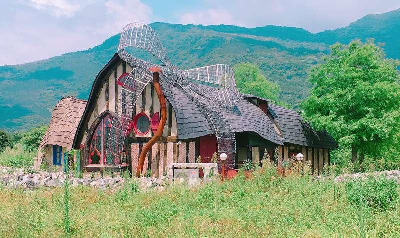 根本是《魔戒》裡小木屋！　花蓮「最美打卡咖啡廳」7月終於正式開幕