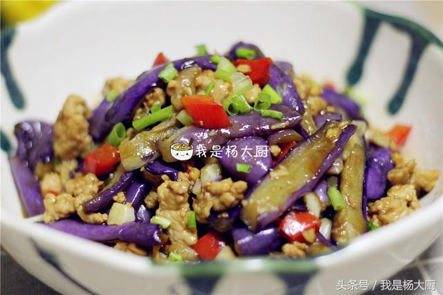 媽媽教我這樣燒茄子，簡單又方便！超級下飯，每次都吃兩大碗飯！愛吃茄子的朋友收藏吧！