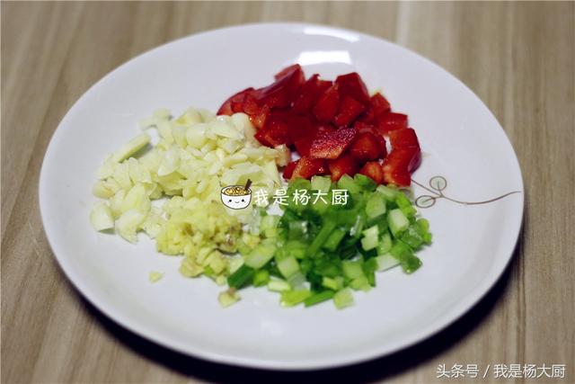 媽媽教我這樣燒茄子，簡單又方便！超級下飯，每次都吃兩大碗飯！愛吃茄子的朋友收藏吧！