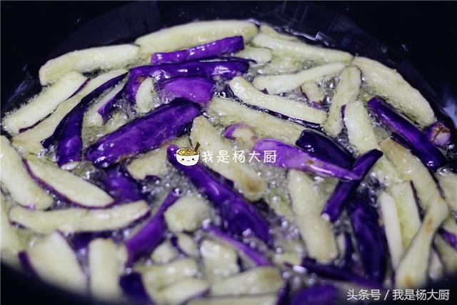 媽媽教我這樣燒茄子，簡單又方便！超級下飯，每次都吃兩大碗飯！愛吃茄子的朋友收藏吧！