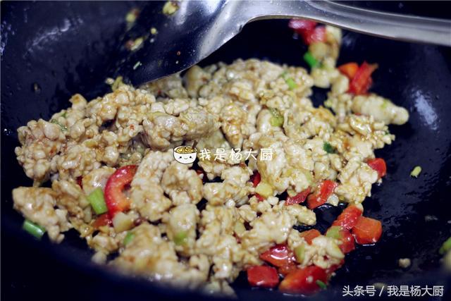 媽媽教我這樣燒茄子，簡單又方便！超級下飯，每次都吃兩大碗飯！愛吃茄子的朋友收藏吧！
