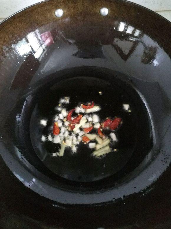 紅燒啤酒雞腿兒，客官來一隻......