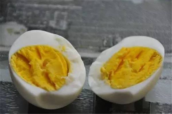 原來我們蒸蛋的時候少放了「這樣東西」，難怪餐廳賣的蒸蛋又香又滑又好吃！ 