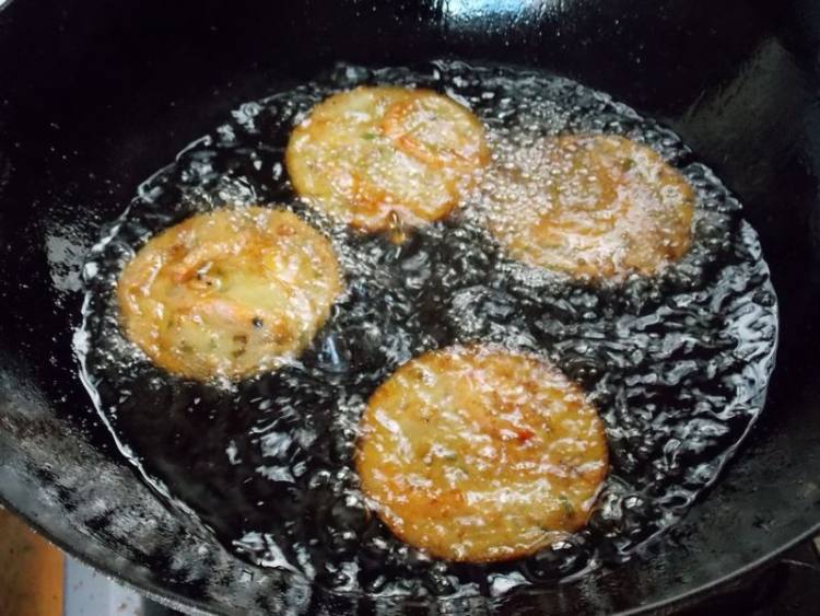 簡易炸蝦餅，非常酥脆的秘方！ 