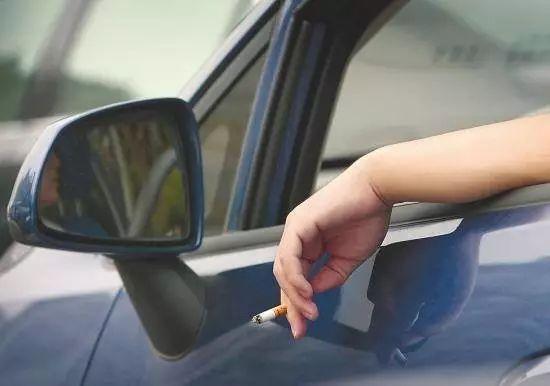 為什麼很多老司機上路時，從來都是開一個車窗？