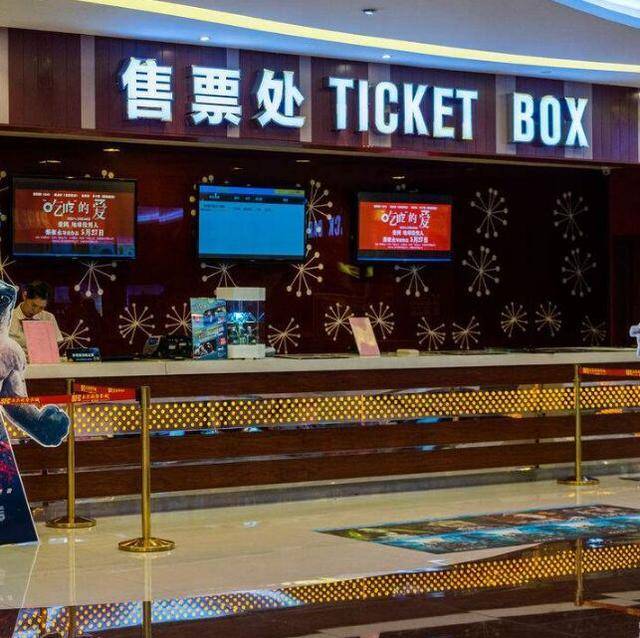 深夜回家，婆婆端來兩碗水餃，我嘗了口老公那碗的，頓時紅了眼眶