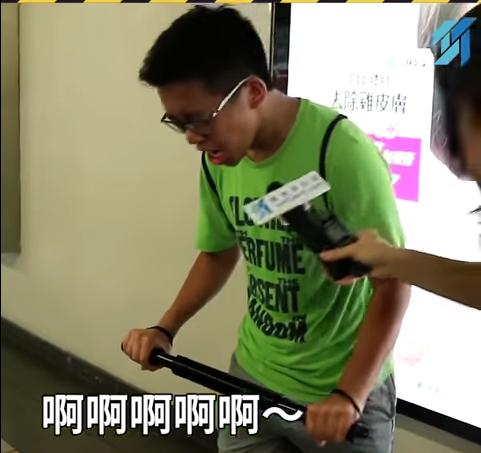 握力棒測試「普通人 VS 建築工人」的力量　差距大到讓人傻眼