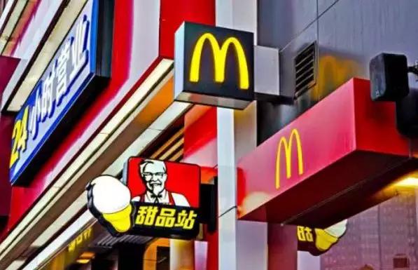 麥當勞和肯德基相愛相殺幾十年，全被這組同人創作重現了！