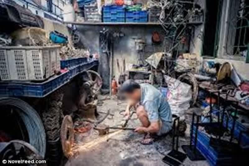 男友嫌棄她爸說「做工的很丟臉」，她默默說出「這句話」後掉頭就走！留下了啞口無言的他...
