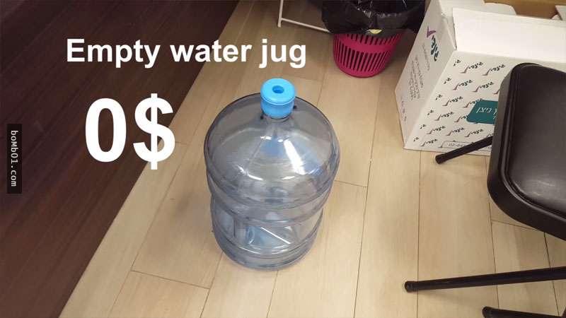 他把桶裝水水桶割開要製作燈罩，最後出來的驚人效果讓大家都以為是作弊買來的！ 