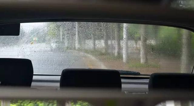 下雨時雨刷器您會用嗎？？據說很多人都用錯了