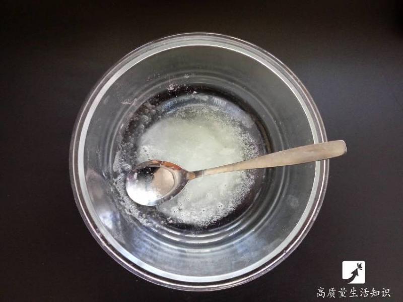 牙齒太黃笑都不敢笑怎麼辦？教你簡單一招，兩分鐘讓牙齒變白，再也不用掩嘴笑了 
