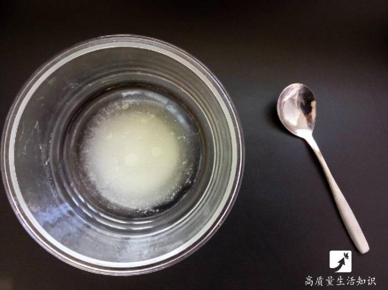 牙齒太黃笑都不敢笑怎麼辦？教你簡單一招，兩分鐘讓牙齒變白，再也不用掩嘴笑了 
