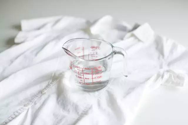 衣服不管染上什麼，用這招都能洗掉，太實用了 