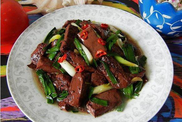 豬血這樣的做法，比麻婆豆腐還要好吃，連湯汁都被搶光了 