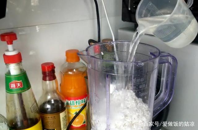 教你用米做最快速的早餐餅，手沒碰麺就做好了，2張餅就夠全家吃了 