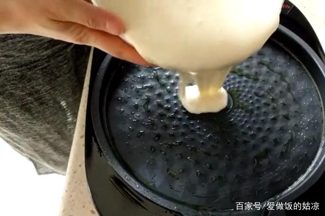 教你用米做最快速的早餐餅，手沒碰麺就做好了，2張餅就夠全家吃了 