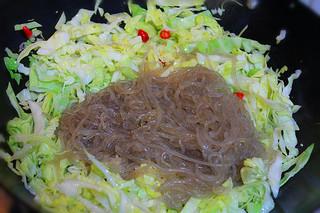 高麗菜別只會炒著吃了，教你獨家秘製做法，開胃又下飯，一大盤搶著吃 