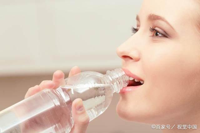 每天這樣飲水，排毒，益壽！讓你70沒病，80不老！（早看早受益）