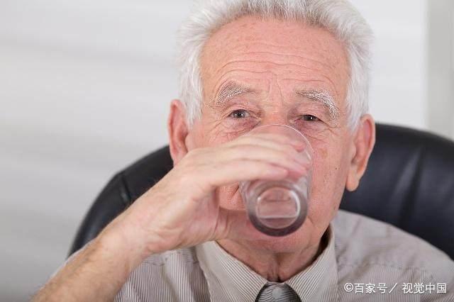 每天這樣飲水，排毒，益壽！讓你70沒病，80不老！（早看早受益）