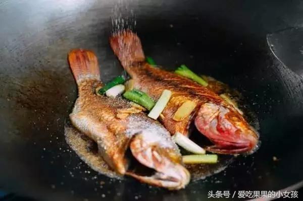煎魚用「冷油」還是「熱油」下鍋？怪不得破皮，教您幾招，不沾不碎不破皮！ 