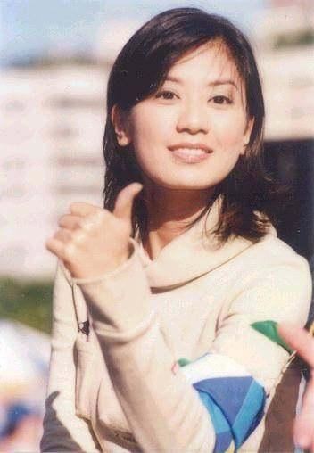 賈靜雯的前夫婆婆，對比現任婆婆，網友：差距不是一般的大！