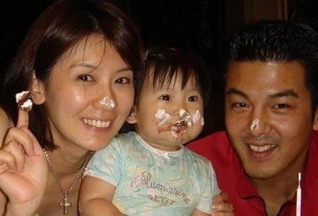 賈靜雯的前夫婆婆，對比現任婆婆，網友：差距不是一般的大！