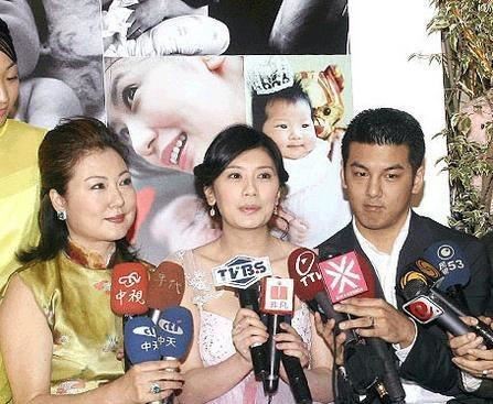賈靜雯的前夫婆婆，對比現任婆婆，網友：差距不是一般的大！