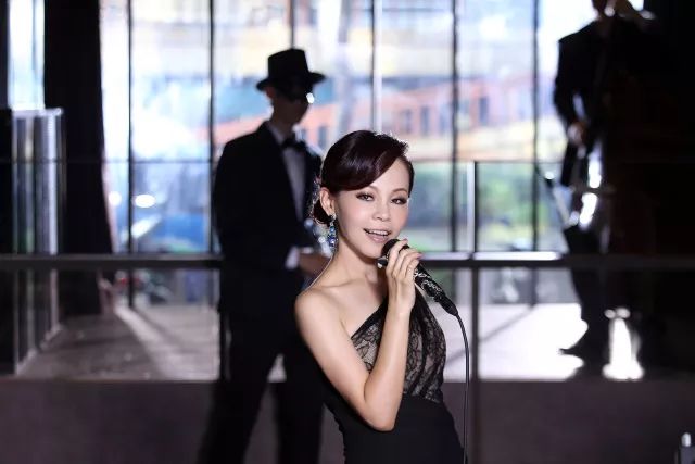 那個說上輩子燒了好香才會遇到這樣的人的彭佳慧離婚了？揭秘離婚內幕!