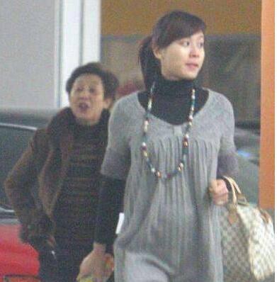 看完baby婆婆，再看看楊冪婆婆，差距不是一般大