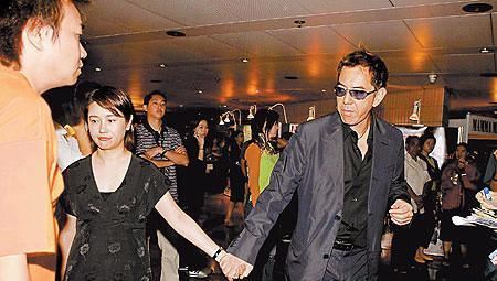 黃秋生承認有20歲私生子，表示父子倆仍有聯絡！ 