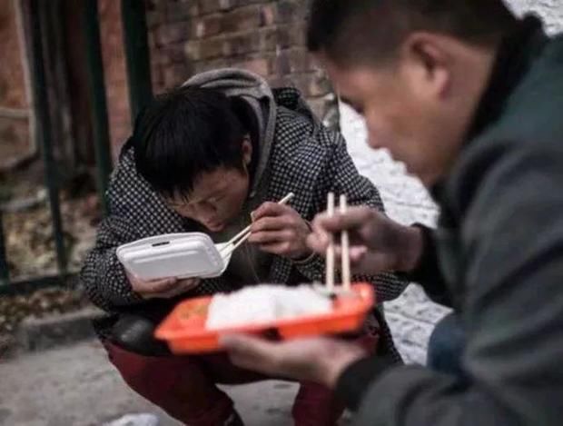 王寶強替身騙女演員開房，事情敗露遭人圍毆扇耳光! 