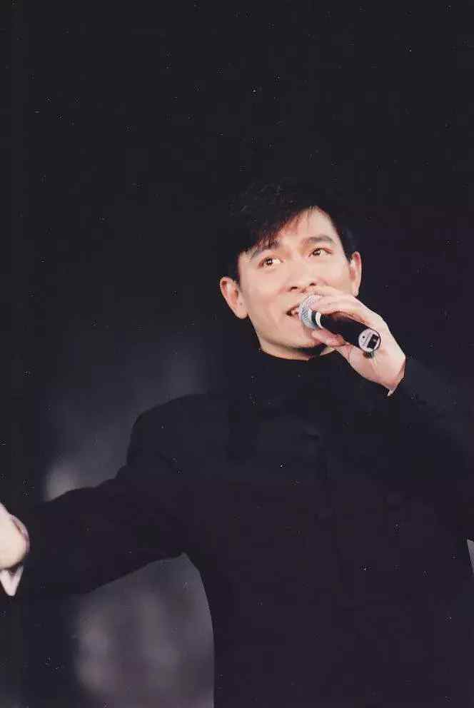 劉德華亮相女兒畢業禮再上熱搜: 57歲劉德華憑什麼能火三十年? 