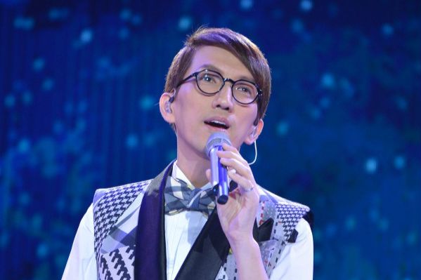 林志炫和他合唱難度超高的《沒離開過》，一到副歌「流暢無痕真假音轉換」觀眾尖叫！ 