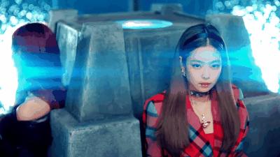 經紀人這樣對粉絲引BLACKPINK成員不滿，網友大讚她太善良！ 