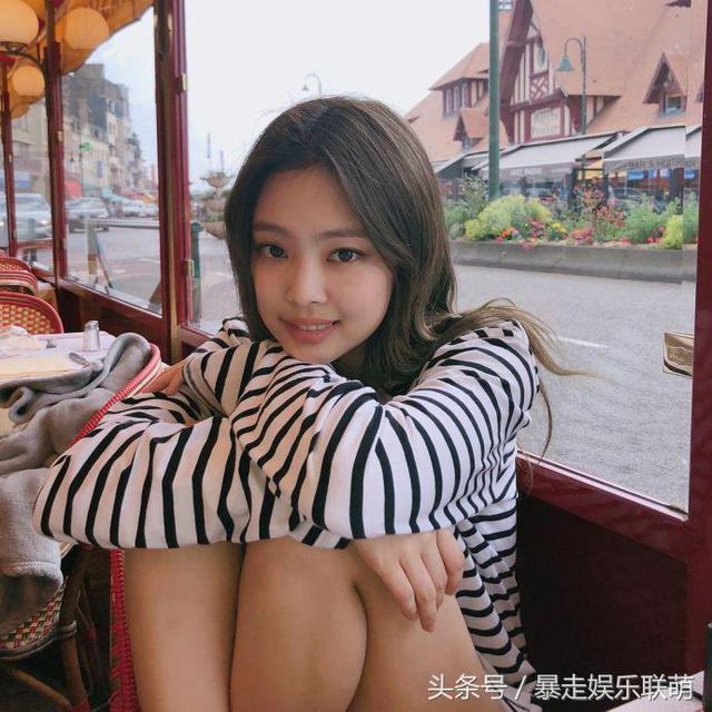 經紀人這樣對粉絲引BLACKPINK成員不滿，網友大讚她太善良！ 