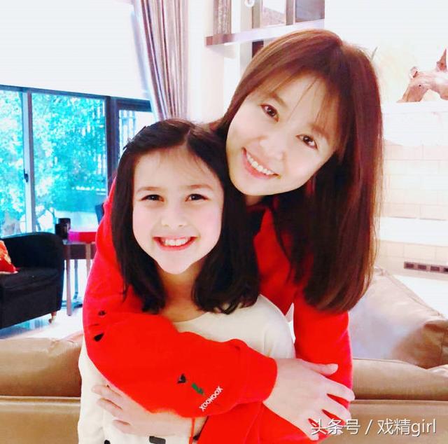 林心如自嘆結婚近2年「已經失寵」！她甜曝女兒長得太美：「才1歲就把霍建華迷得團團轉！」 